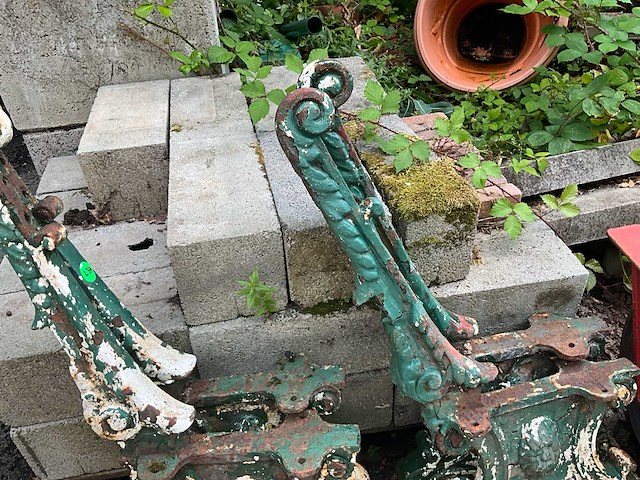 5 stuks antieke fonte poten van banken - afbeelding 8 van  8