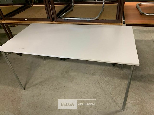 5 tafels met houten bladen - afbeelding 1 van  4