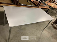 5 tafels met houten bladen - afbeelding 4 van  4