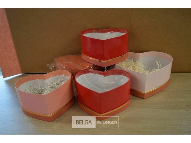 5 verpakkingsdoosjes in hartvorm - afbeelding 1 van  4