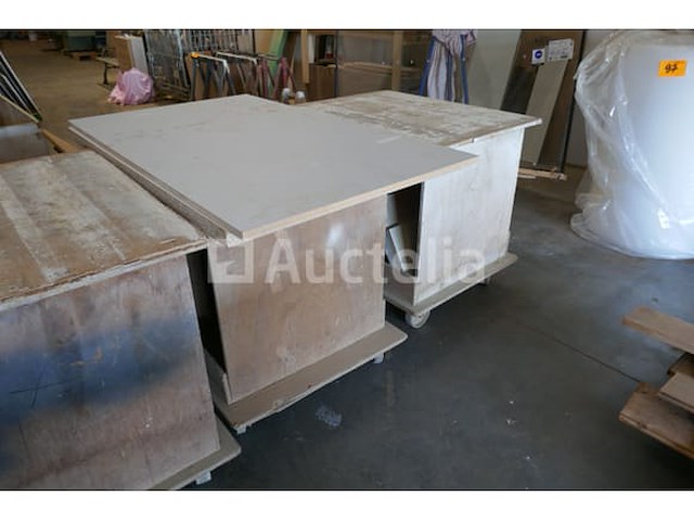 5 verrijdbare houten werkbanken - afbeelding 2 van  4