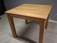 5 vierkante eetkamer tafel met rechte teakhouten poten - afbeelding 1 van  1