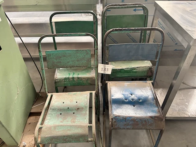 5 vintage stoelen - afbeelding 1 van  4