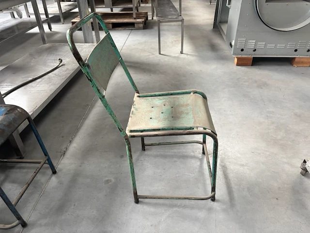 5 vintage stoelen - afbeelding 2 van  4