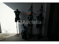 5 vrouwelijke etalagepoppen