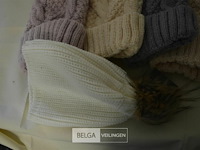 5 wintermutsen met pompon div. kleuren - afbeelding 4 van  4