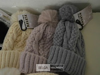 5 wintermutsen met pompon div. kleuren - afbeelding 2 van  4
