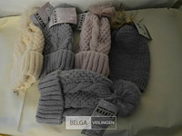 5 wintermutsen met pompon div. kleuren - afbeelding 1 van  4