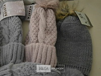 5 wintermutsen met pompon div. kleuren - afbeelding 3 van  4