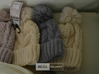 5 wintermutsen met pompon div. kleuren - afbeelding 3 van  4