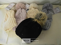 5 wintermutsen met pompon div. kleuren - afbeelding 1 van  4
