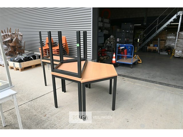 5 x trapeziumvormige tafel - afbeelding 1 van  5