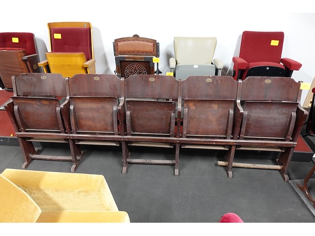 5-zit houten antieke theaterstoel - afbeelding 1 van  7