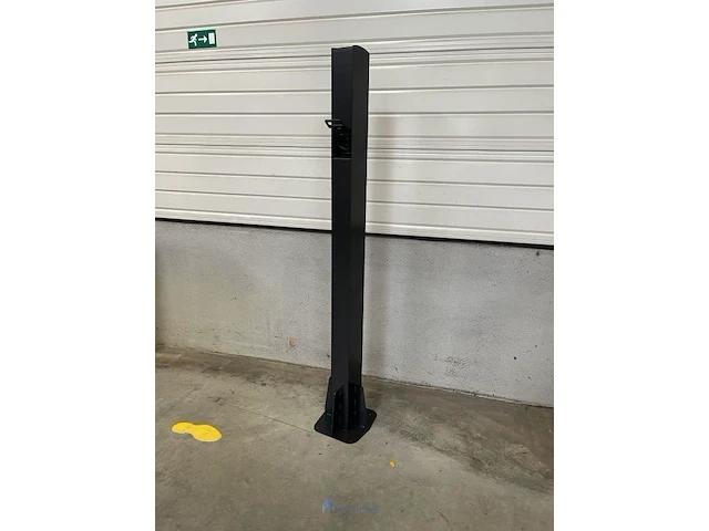 5 zwarte montagepalen evbox elvi - grondmontage - afbeelding 1 van  6
