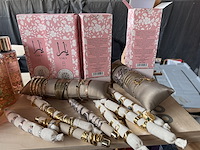 50-aine savons et diffuseurs + bijoux de fantaisie - afbeelding 2 van  6