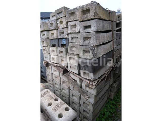 50 betonnen funderingen voor bouwbarrières - afbeelding 6 van  6