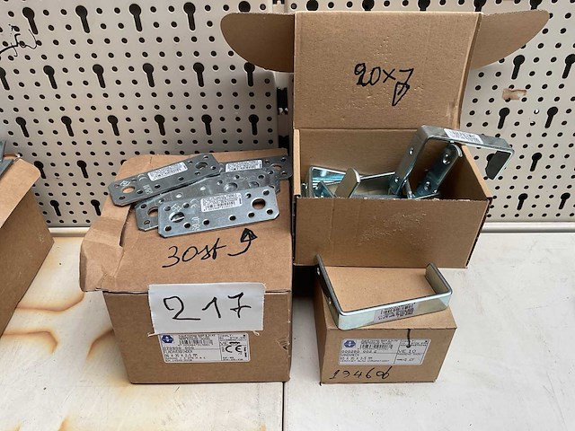 50 bevestiging platen en hoeken - afbeelding 1 van  6