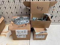 50 bevestiging platen en hoeken - afbeelding 1 van  6