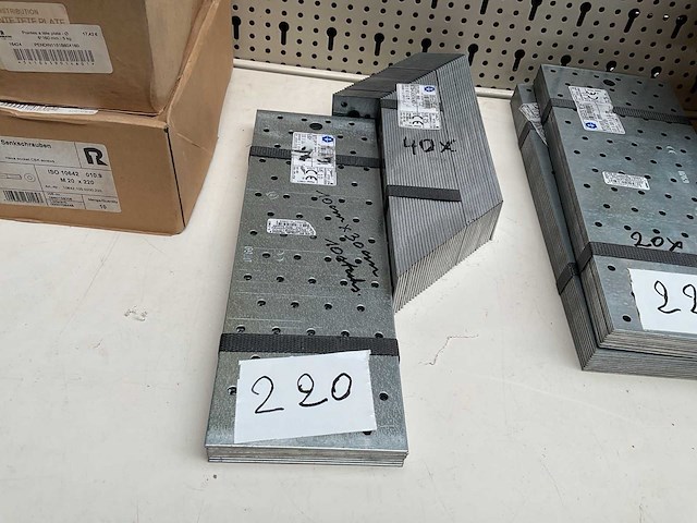 50 bevestiging platen en hoeken - afbeelding 1 van  5
