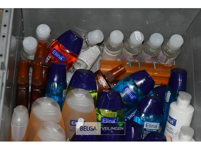 ±50 div bad, douche en shampoo - afbeelding 3 van  3