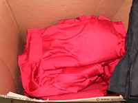 50 doeken in rode stof afm - afbeelding 2 van  2