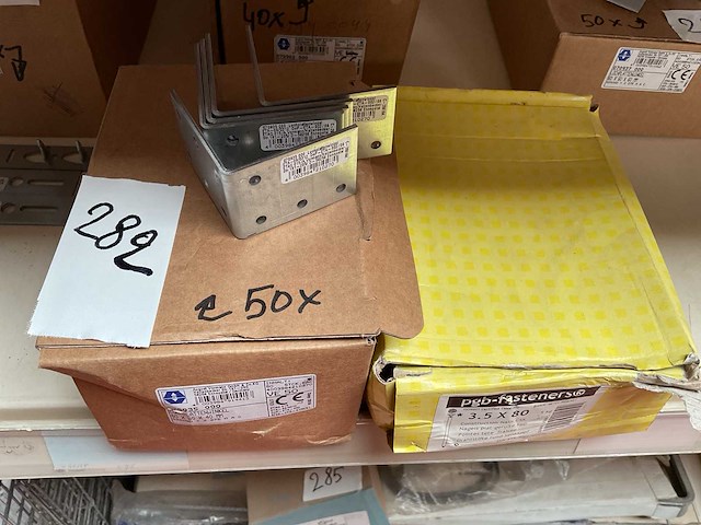 50 hoek verbindingen en doos nagels - afbeelding 1 van  4