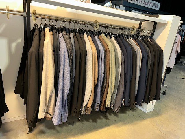 50 kostuum vesten - afbeelding 1 van  13