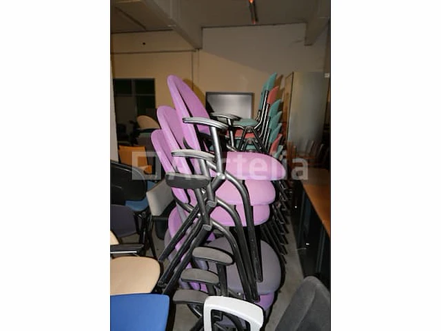 50 ongelijke stoelen - afbeelding 3 van  12