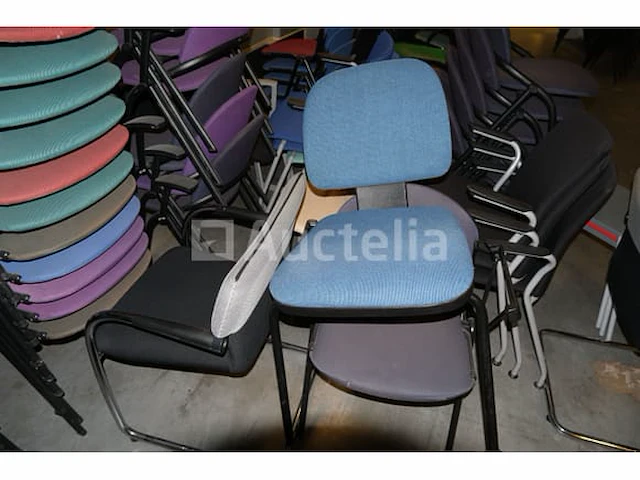 50 ongelijke stoelen - afbeelding 4 van  12