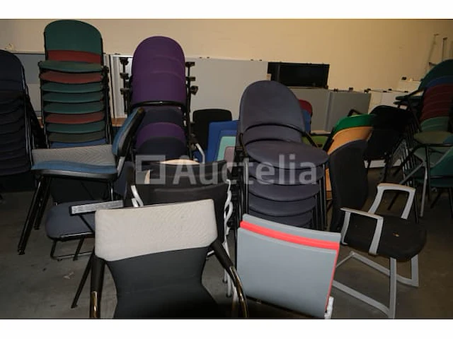 50 ongelijke stoelen - afbeelding 1 van  12