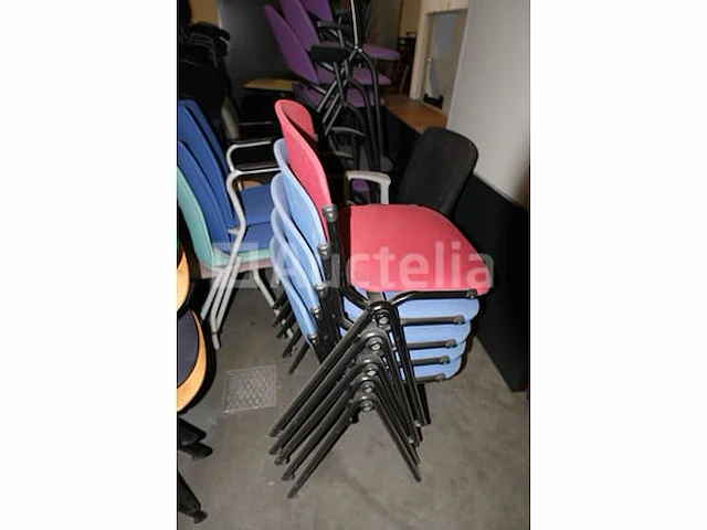 50 ongelijke stoelen - afbeelding 6 van  12