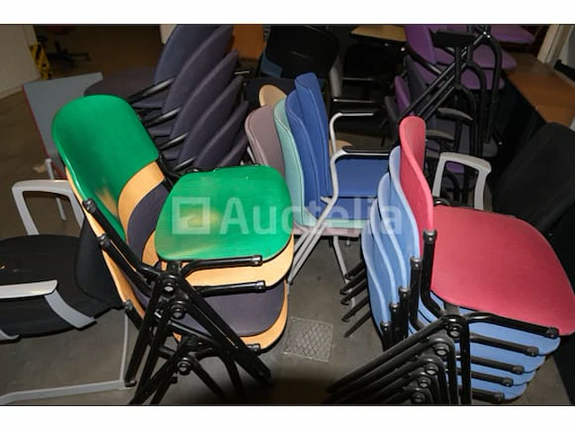 50 ongelijke stoelen - afbeelding 12 van  12