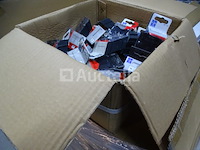 50 verschillende reparatieblaren (schroeven, spijkers, haken, ...) - afbeelding 1 van  6