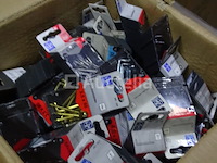 50 verschillende reparatieblaren (schroeven, spijkers, haken, ...) - afbeelding 6 van  6