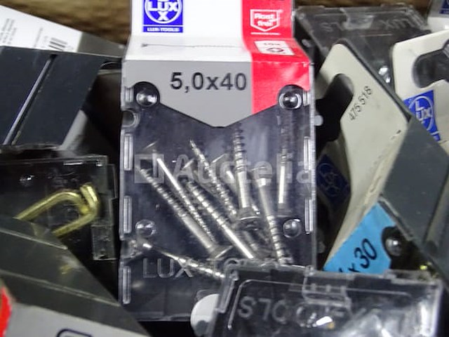 50 verschillende reparatieblaren (schroeven, spijkers, haken, ...) - afbeelding 2 van  6