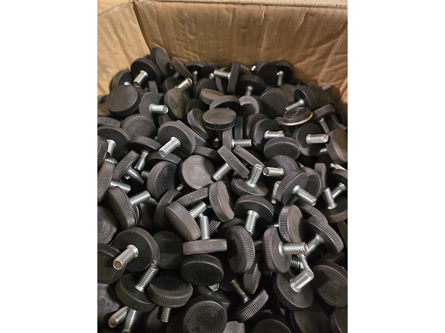 50x stelvoetjes zwart rond ø 32x9 | m 8x20/17 kartelrand - afbeelding 1 van  5