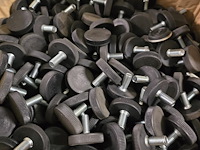 50x stelvoetjes zwart rond ø 32x9 | m 8x20/17 kartelrand - afbeelding 1 van  5