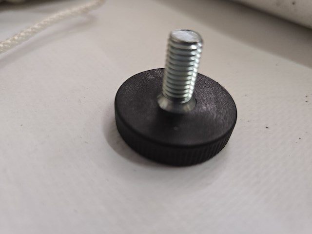 50x stelvoetjes zwart rond ø 32x9 | m 8x20/17 kartelrand - afbeelding 4 van  5