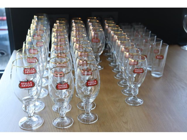 51 bierglazen stella artois - afbeelding 1 van  4