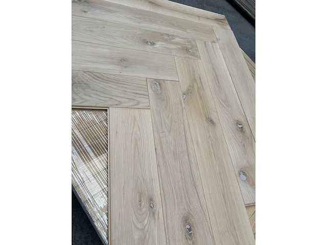53,36 m² massief eiken visgraatparket 15mm - afbeelding 4 van  4