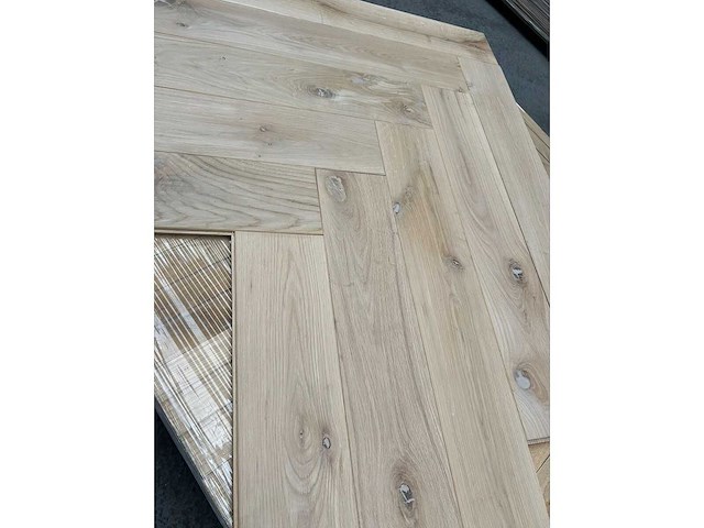53,36 m² massief eiken visgraatparket 15mm - afbeelding 2 van  5