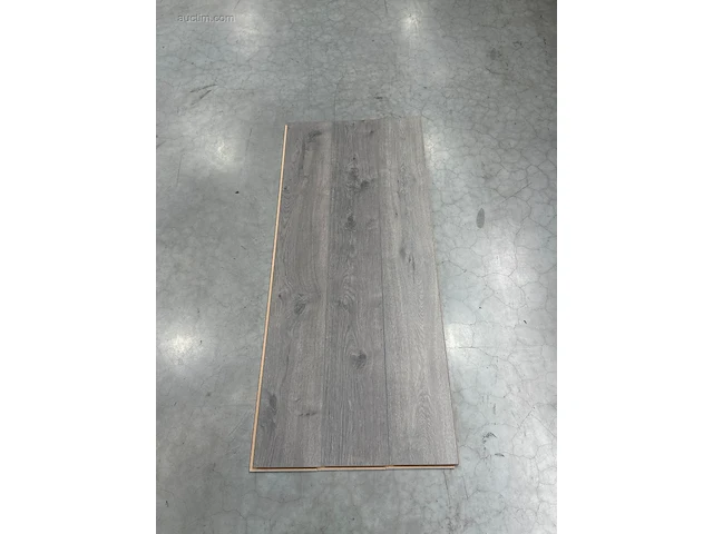 53,72 m² laminaatvloer 12 mm - afbeelding 1 van  3