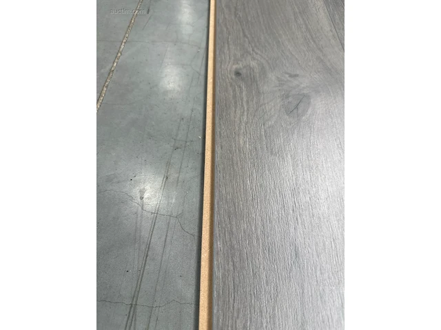 53,72 m² laminaatvloer 12 mm - afbeelding 3 van  3