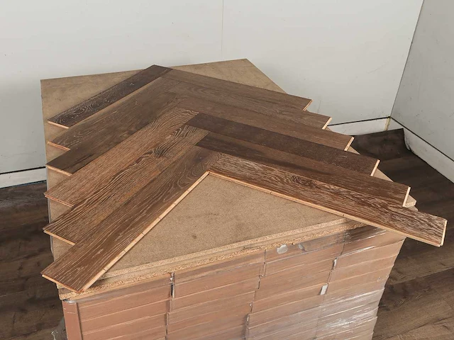 54 m2 parket eiken visgraat multiplank - 660 x 110 x 14 mm - afbeelding 3 van  4