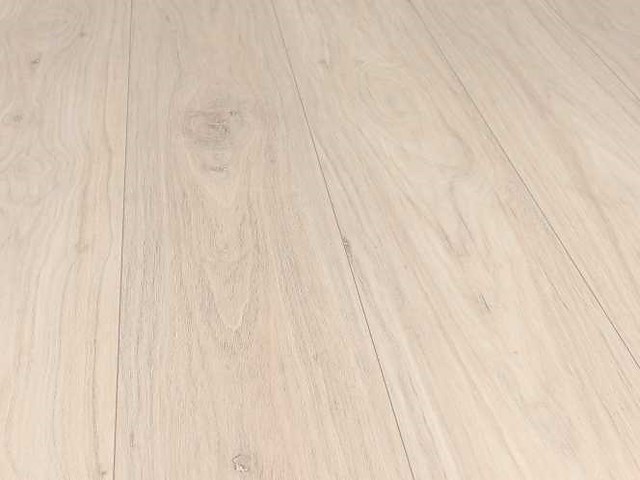55 m2 laminaat watervast plank - 1383 x 193 x 9 mm - afbeelding 1 van  4