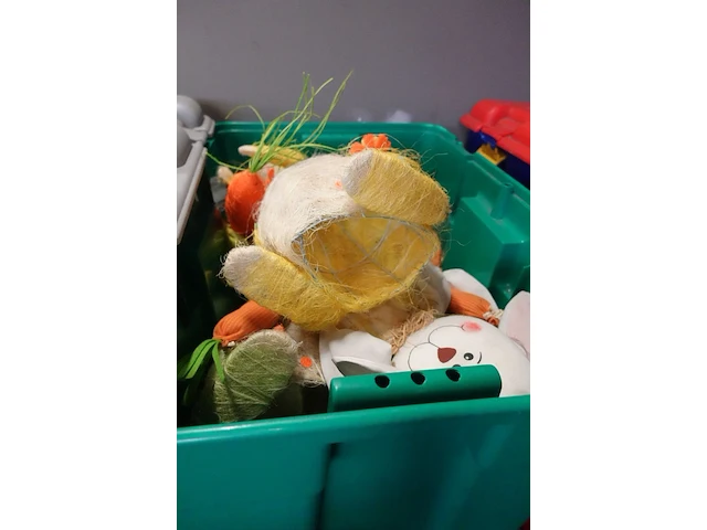55x kunststof bak met verkleedkledij en diversen - afbeelding 2 van  11