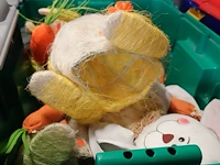 55x kunststof bak met verkleedkledij en diversen - afbeelding 2 van  11