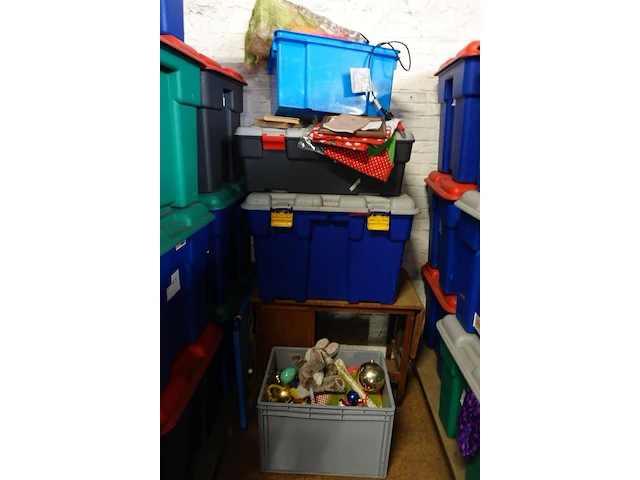 55x kunststof bak met verkleedkledij en diversen - afbeelding 3 van  11