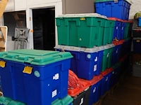 55x kunststof bak met verkleedkledij en diversen - afbeelding 4 van  11