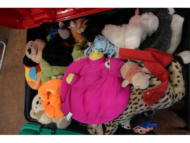 55x kunststof bak met verkleedkledij en diversen - afbeelding 7 van  11